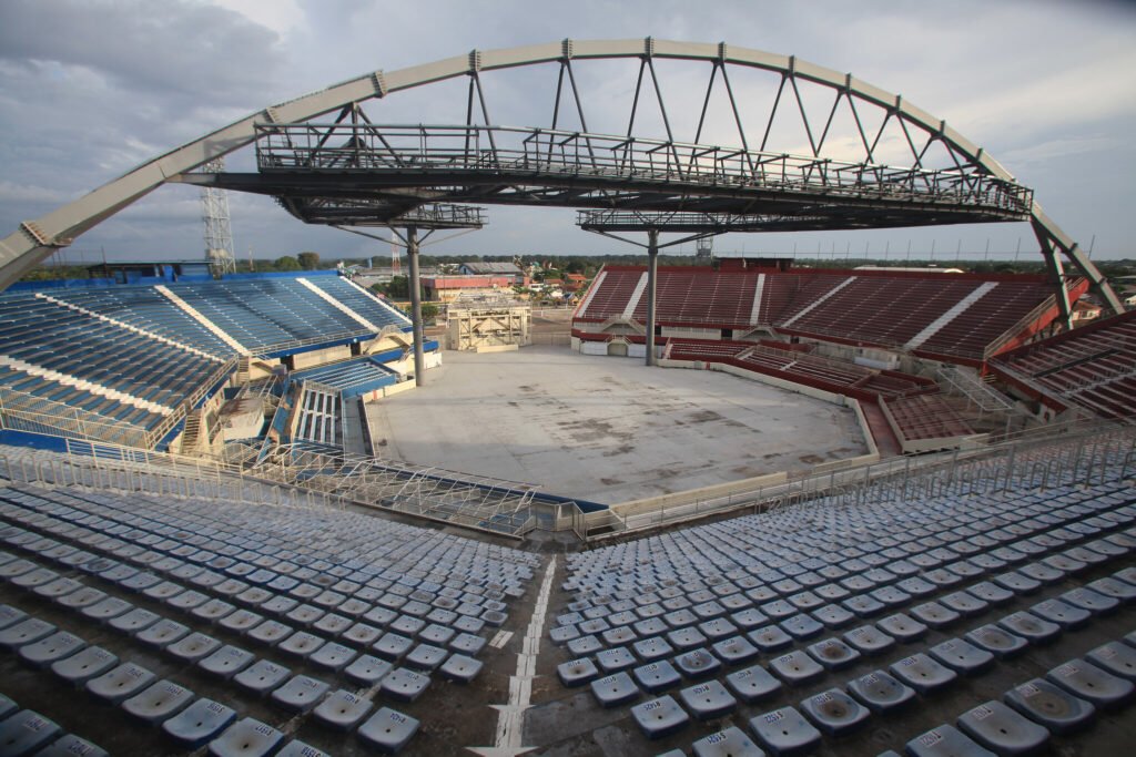 Local da ilha onde ocorre o festival do boi de Parintins